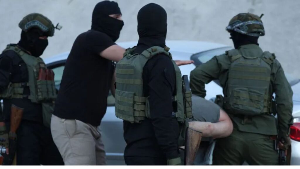 Syrian security forces arrest an Islamic State member in Idlib governorate, August 7, 2025. (Ministry of Interior)