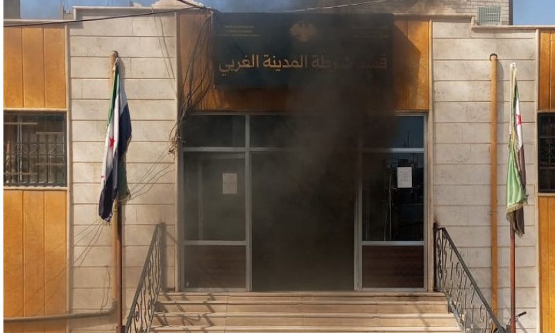 A fire in the western section of Deir Ezzor prison, August 6, 2026. (Deir Ezzor News)