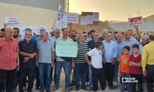 Dozens of residents from areas in Rural Damascus, including Muadamiyat al-Sham, al-Sabboura, Qudsaya, and the Kiwan area, gather to demand the repeal of expropriation laws and resolution of the status of land previously confiscated from them, September 11, 2026. (Enab Baladi/Ahmad Maslamani)