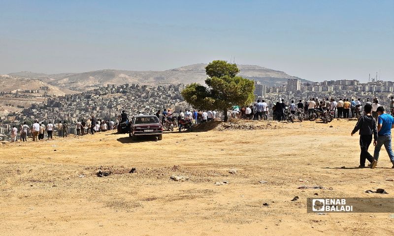 Protesters also held a sign quoting a hadith condemning the unjust seizure of land, September 26, 2026. (Enab Baladi/Ahmad Maslamani)