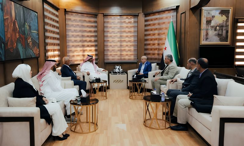 Transport Minister Yarub Badr holds talks with businesspeople and investors on developing the Damascus to Deir Ezzor road, September 4, 2026 (General Establishment for Road Transport).
