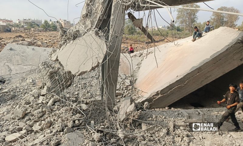 Children play on a house destroyed by a Jordanian airstrike in Muzayrib, Daraa countryside (southern Syria), October 27, 2026 (Enab Baladi/Mahjoub al-Hashish).