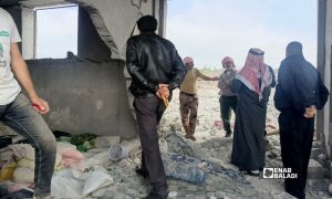 Residents inspect the aftermath of Jordanian airstrikes in Muzayrib (Daraa countryside, southern Syria), October 27, 2026 (Enab Baladi/Mahjoub al-Hashish).