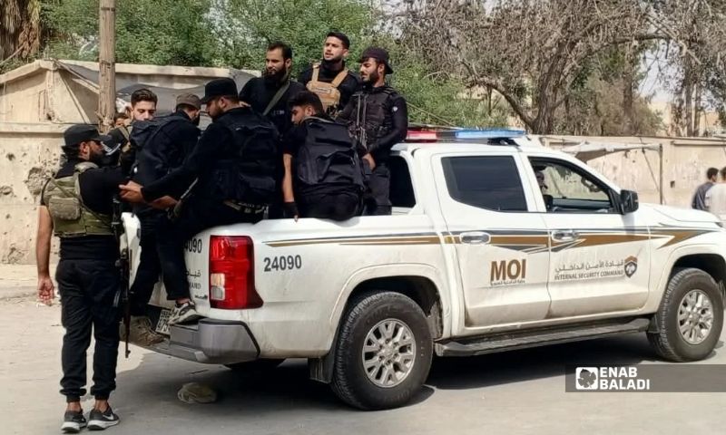 Internal Security Forces patrols accompanying a demonstration in al-Hasakah, October 2, 2026 (Enab Baladi)